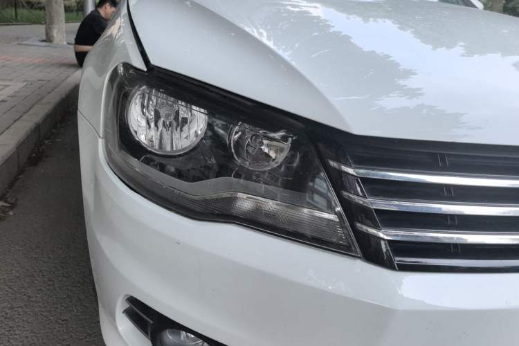 Used Volkswagen Bora 2014 1.6L Manual Comfort Model Right Front Headlight