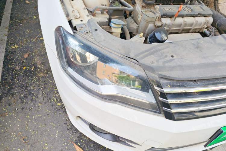 Used Volkswagen Bora 2014 1.6L Manual Comfort Model Right Front Headlight