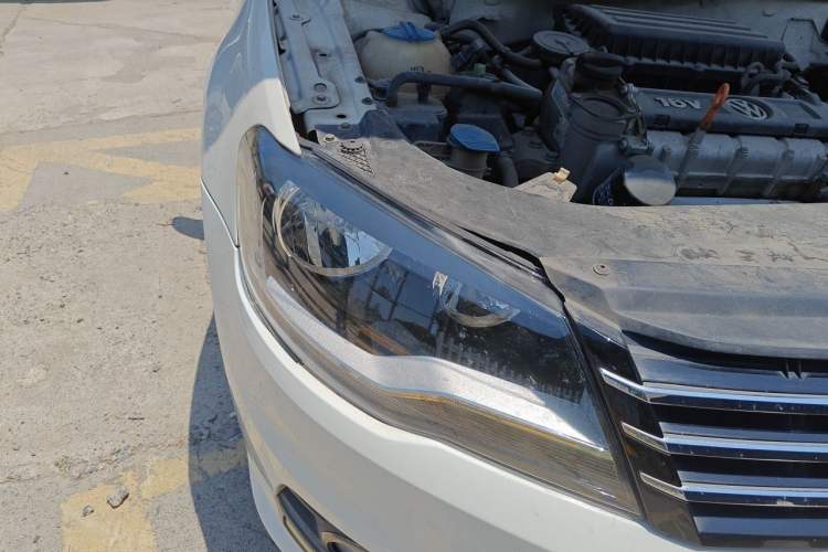 Used Volkswagen Bora 2014 1.6L Automatic Comfort Model Right Front Headlight