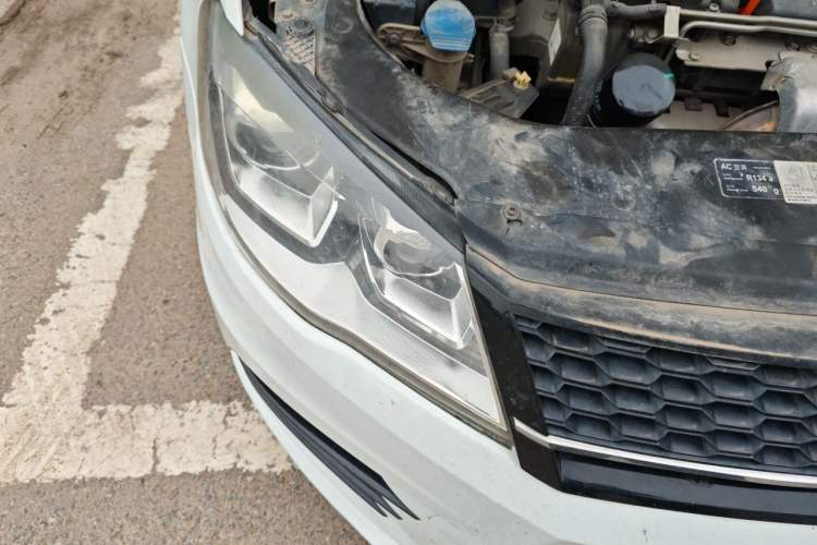 Used Volkswagen Bora 2014 1.4TSI Automatic Sportline Right Front Headlight