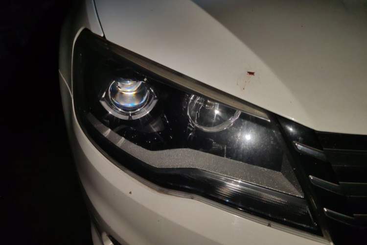 Used Volkswagen Bora 2014 1.6L Automatic Luxury Model Right Front Headlight