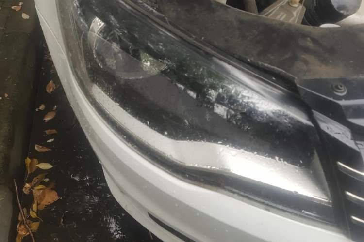 Used Volkswagen Bora 2014 1.6L Manual Comfort Model Right Front Headlight