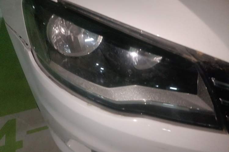 Used Volkswagen Bora 2014 1.6L Automatic Comfort Model Right Front Headlight