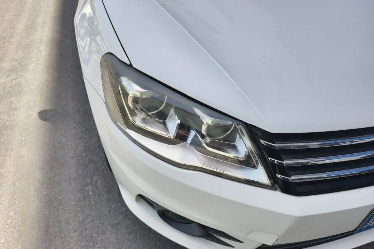 Used Volkswagen Bora 2014 1.6L Automatic Comfort Model Right Front Headlight