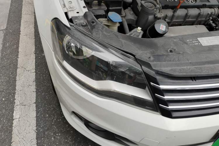 Used Volkswagen Bora 2014 1.6L Automatic Comfort Model Right Front Headlight