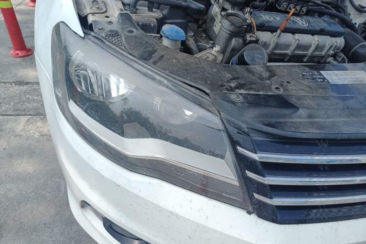 Used Volkswagen Bora 2014 1.6L Manual Comfort Model Right Front Headlight