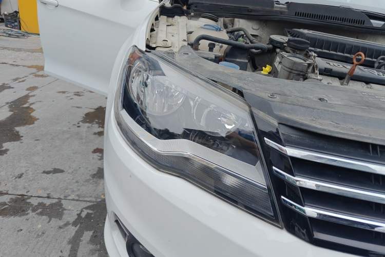 Used Volkswagen Bora 2014 1.6L Automatic Comfort Model Right Front Headlight