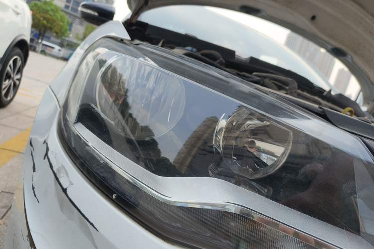 Used Volkswagen Bora 2014 1.4TSI Automatic Sportline Right Front Headlight