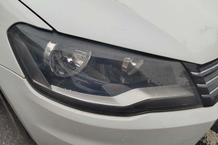 Used Volkswagen Bora 2014 1.6L Automatic Comfort Model Right Front Headlight