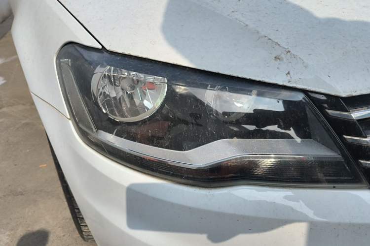 Used Volkswagen Bora 2014 1.6L Manual Comfort Model Right Front Headlight