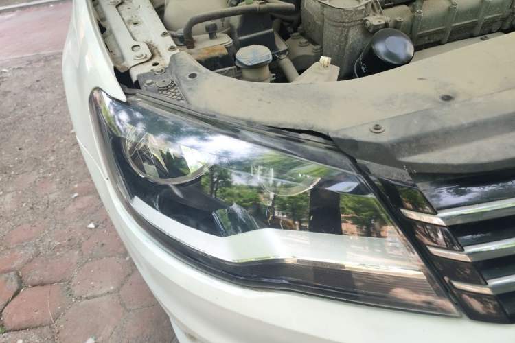 Used Volkswagen Bora 2014 1.6L Automatic Fashion Model Right Front Headlight