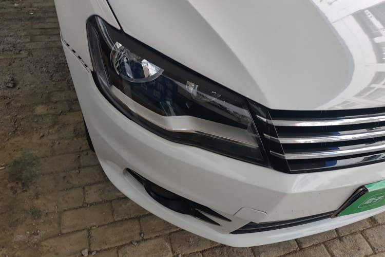 Used Volkswagen Bora 2014 1.4TSI Automatic Comfort Model Right Front Headlight