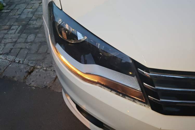 Used Volkswagen Bora 2014 1.6L Automatic Comfort Model Right Front Headlight