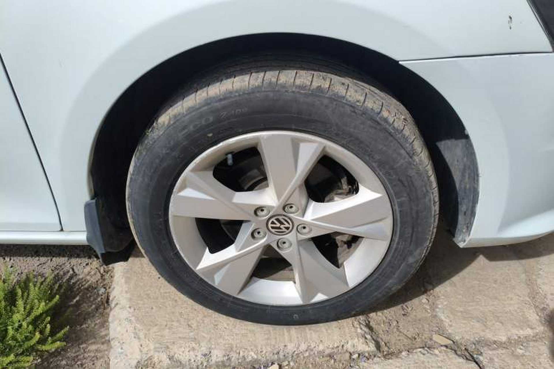 Used Volkswagen Bora 2014 1.6L Automatic Comfort Model Right Front Wheel Hub