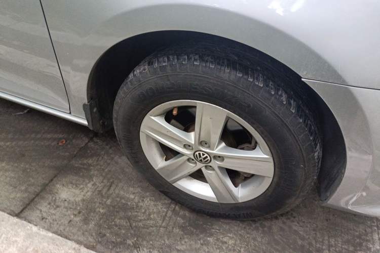 Used Volkswagen Bora 2014 1.6L Automatic Fashion Model Right Front Wheel Hub