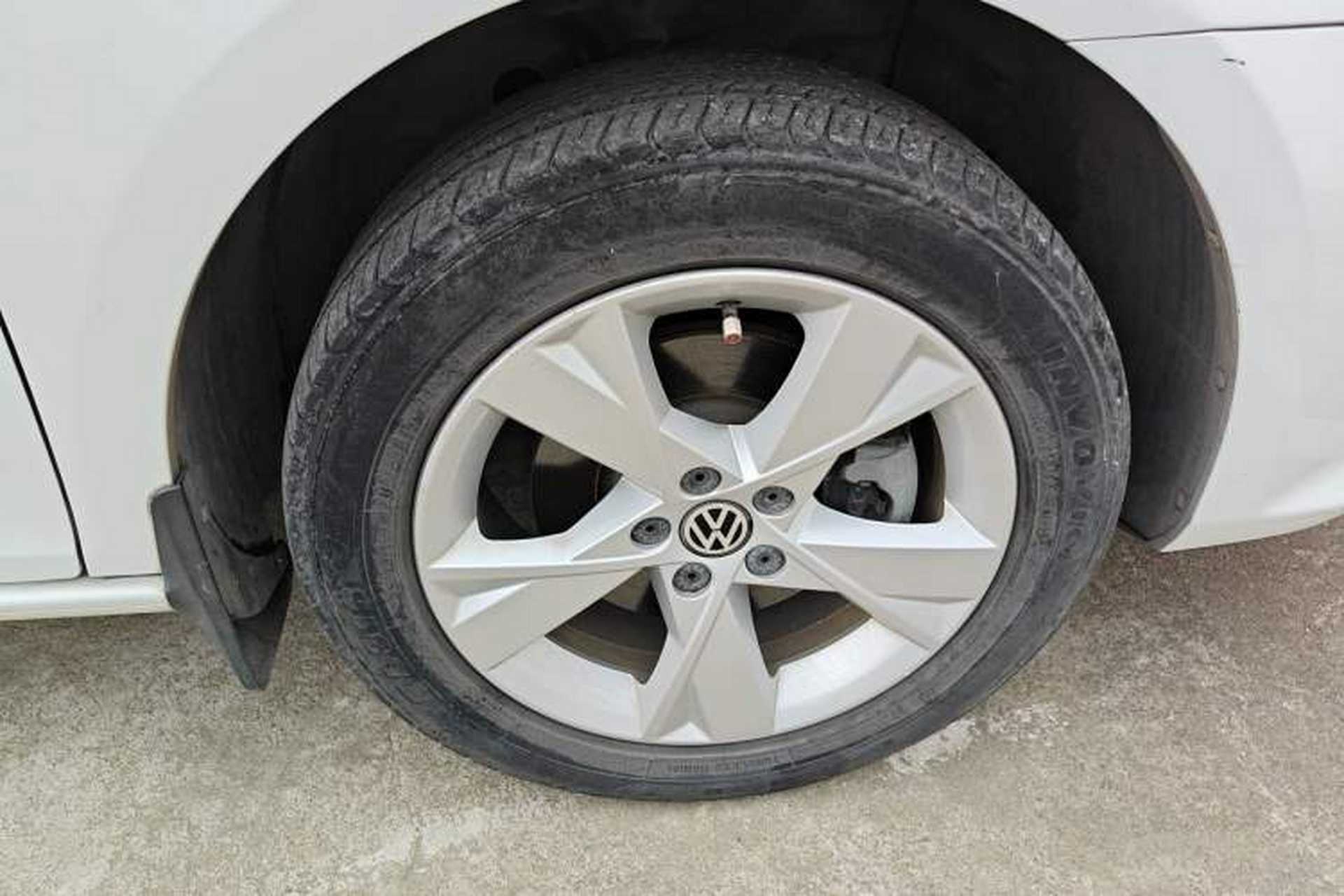 Used Volkswagen Bora 2014 1.6L Automatic Comfort Model Right Front Wheel Hub