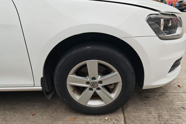 Used Volkswagen Bora 2014 1.6L Automatic Fashion Model Right Front Wheel Hub