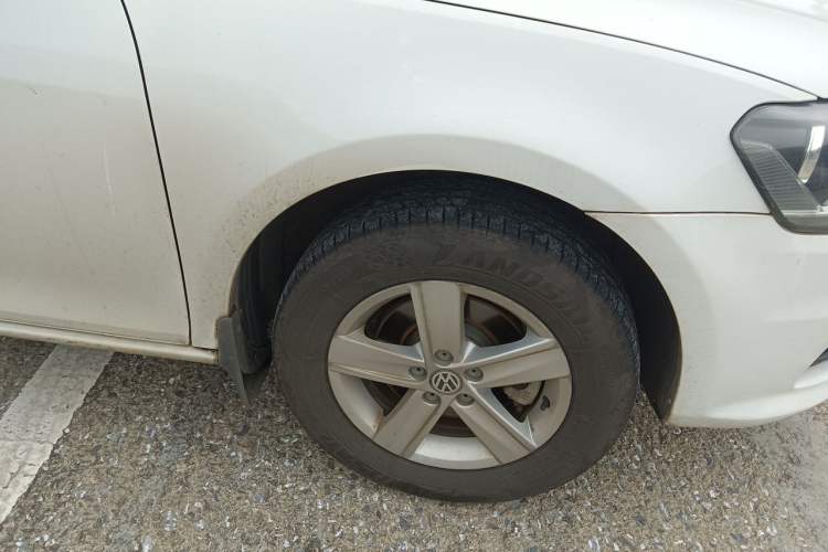 Used Volkswagen Bora 2014 1.6L Automatic Fashion Model Right Front Wheel Hub