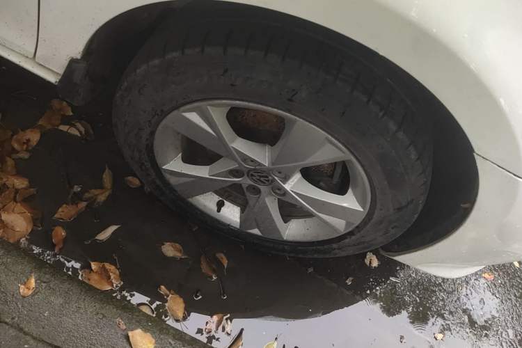 Used Volkswagen Bora 2014 1.6L Manual Comfort Model Right Front Wheel Hub