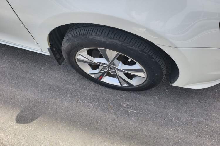 Used Volkswagen Bora 2014 1.6L Automatic Comfort Model Right Front Wheel Hub