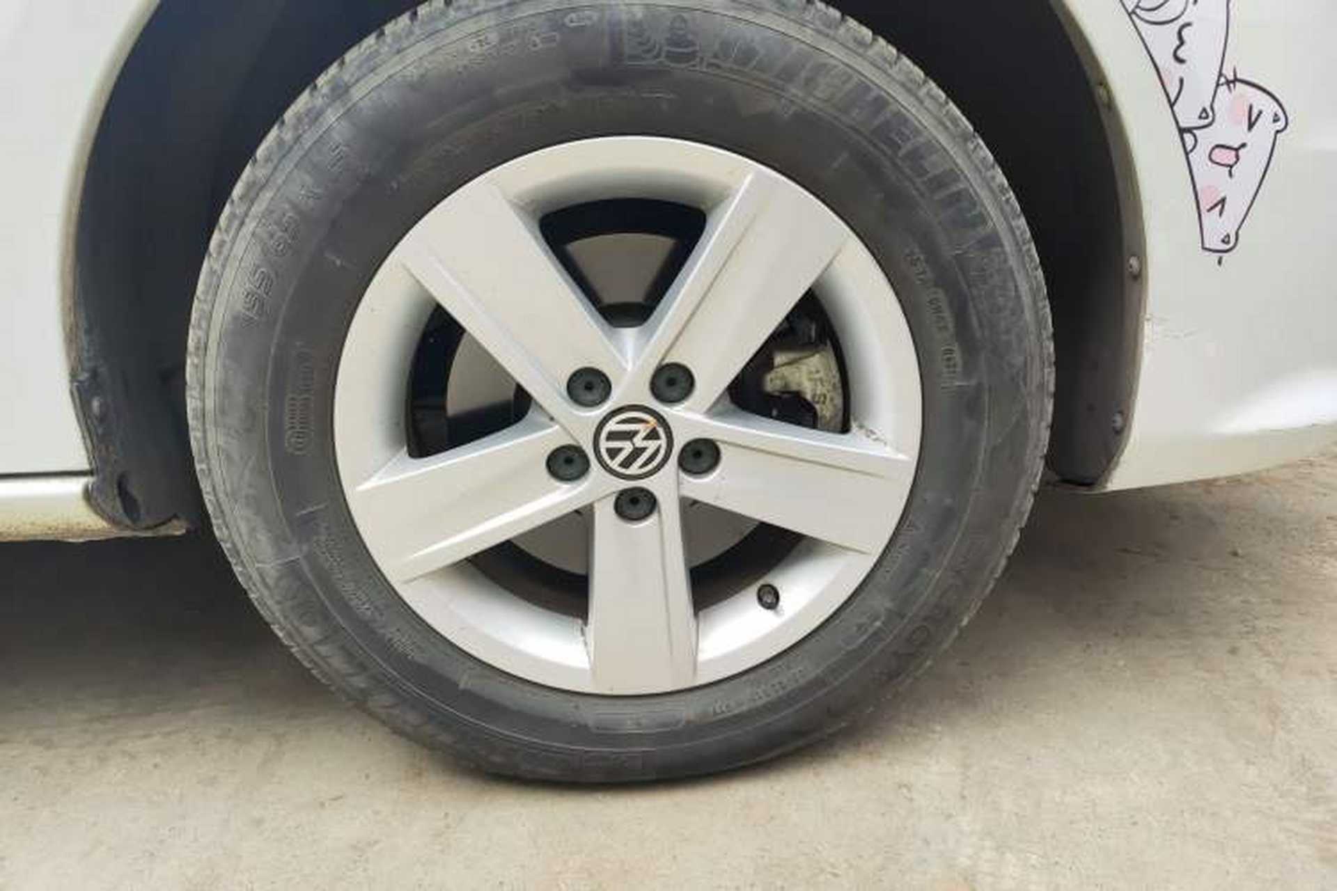 Used Volkswagen Bora 2014 1.6L Automatic Fashion Model Right Front Wheel Hub