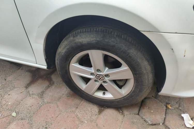 Used Volkswagen Bora 2014 1.6L Automatic Fashion Model Right Front Wheel Hub