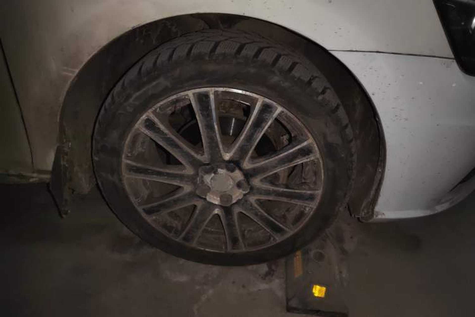 Used Volkswagen Bora 2014 1.4TSI Manual Sportline Right Front Wheel Hub