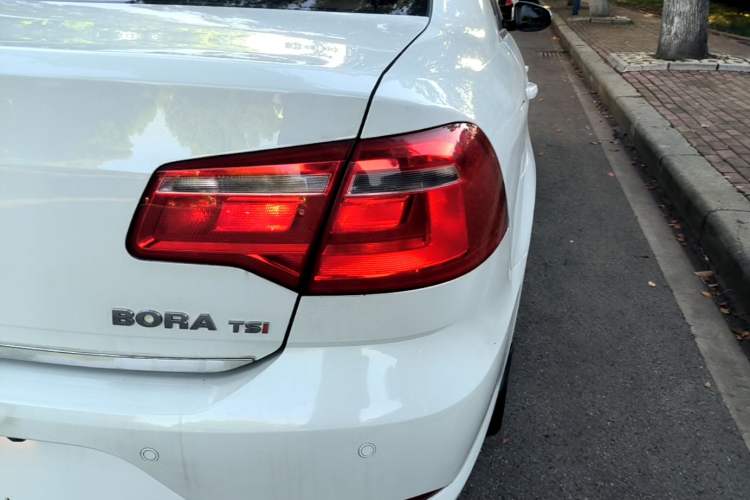 Used Volkswagen Bora 2014 1.4TSI Automatic Comfort Model Right Rear Taillight