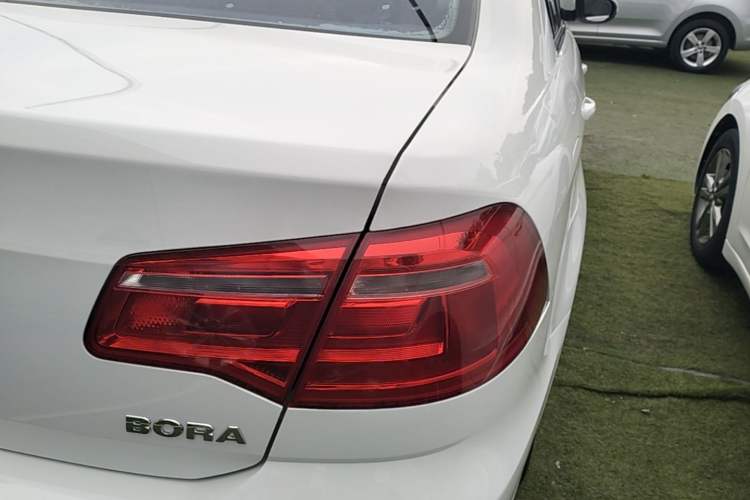 Used Volkswagen Bora 2014 1.6L Manual Comfort Model Right Rear Taillight