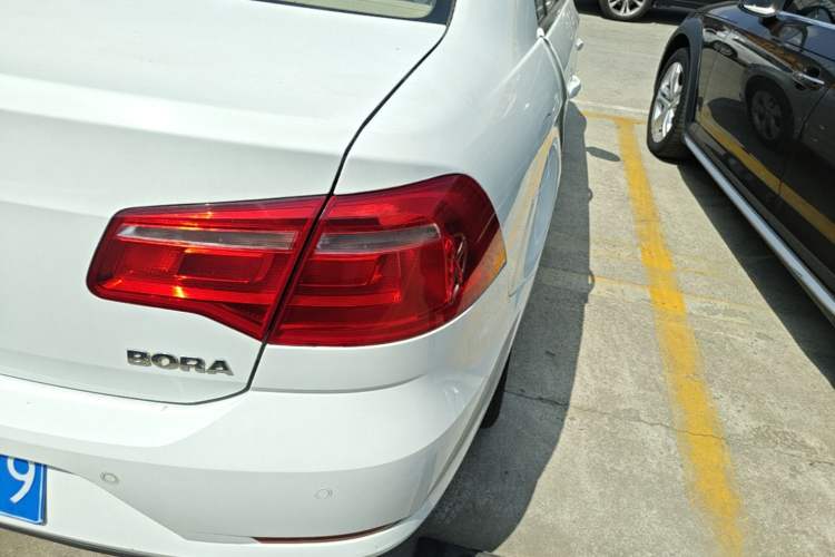 Used Volkswagen Bora 2014 1.6L Automatic Comfort Model Right Rear Taillight