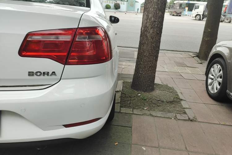 Used Volkswagen Bora 2014 1.6L Manual Comfort Model Right Rear Taillight