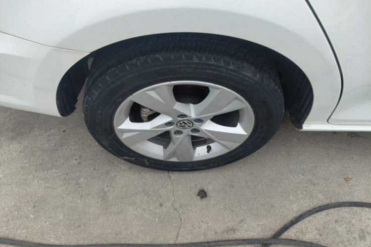 Used Volkswagen Bora 2014 1.6L Automatic Comfort Model Right Rear Wheel Hub