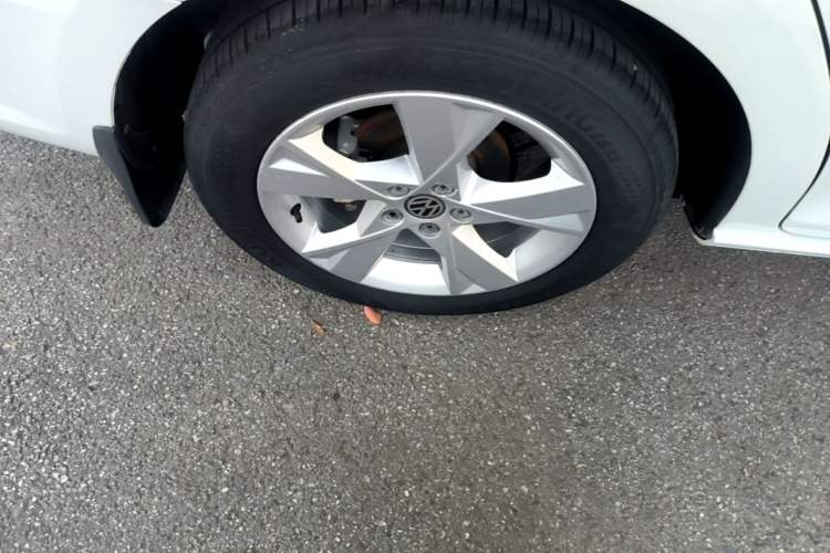 Used Volkswagen Bora 2014 1.4TSI Automatic Comfort Model Right Rear Wheel Hub