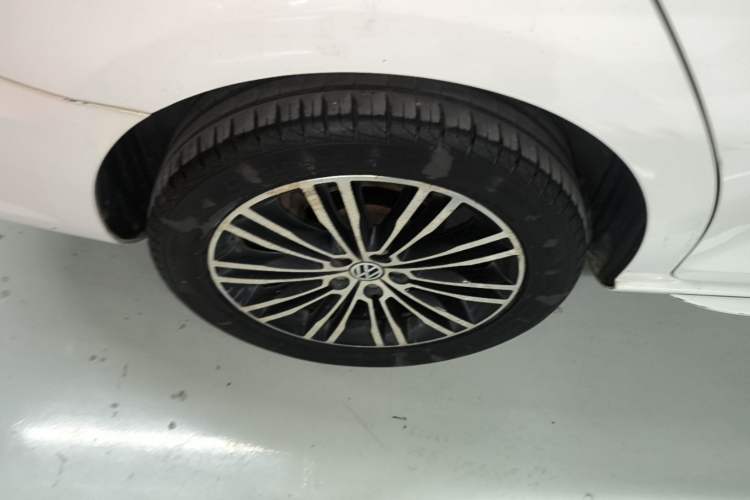 Used Volkswagen Bora 2014 1.4TSI Manual Sportline Right Rear Wheel Hub