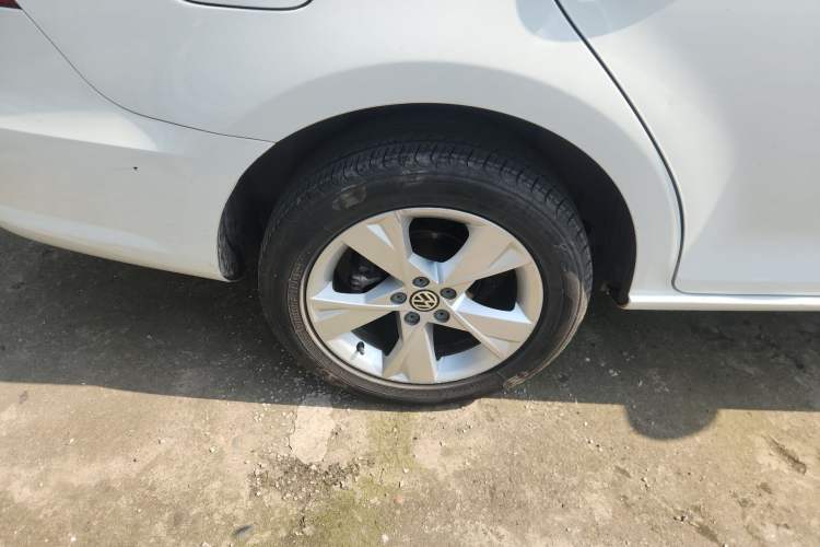 Used Volkswagen Bora 2014 1.4TSI Automatic Comfort Model Right Rear Wheel Hub