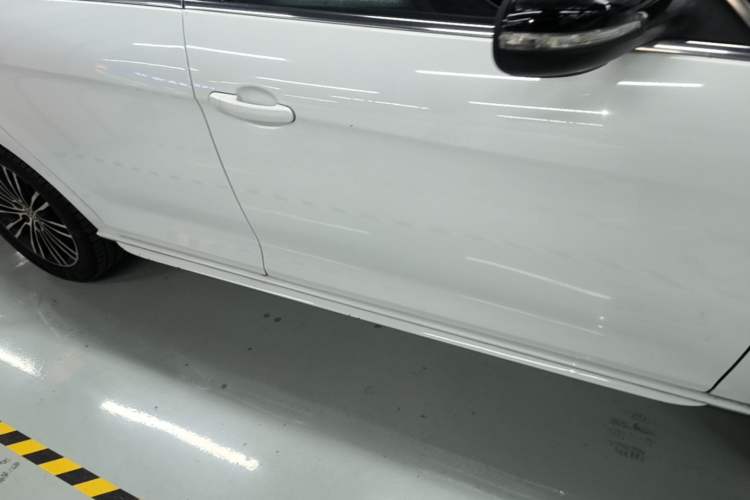 Used Volkswagen Bora 2014 1.4TSI Manual Sportline Right Side Sill