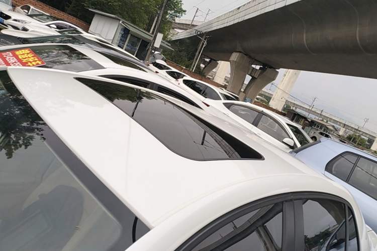 Used Volkswagen Bora 2014 1.6L Manual Comfort Model Roof
