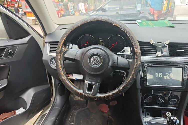 Used Volkswagen Bora 2014 1.6L Manual Comfort Model Steering Wheel