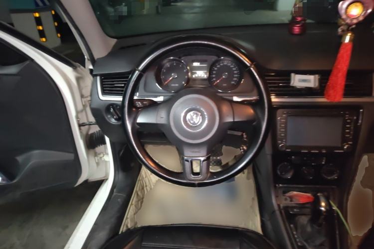 Used Volkswagen Bora 2014 1.6L Automatic Fashion Model Steering Wheel