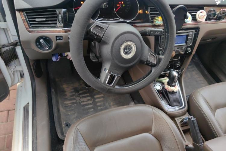 Used Volkswagen Bora 2014 1.6L Automatic Luxury Model Steering Wheel