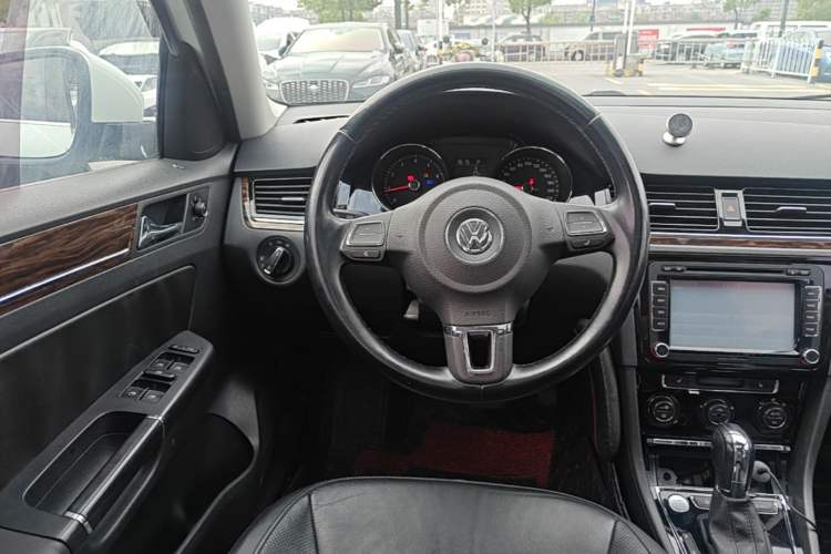 Used Volkswagen Bora 2014 1.6L Automatic Luxury Model Steering Wheel