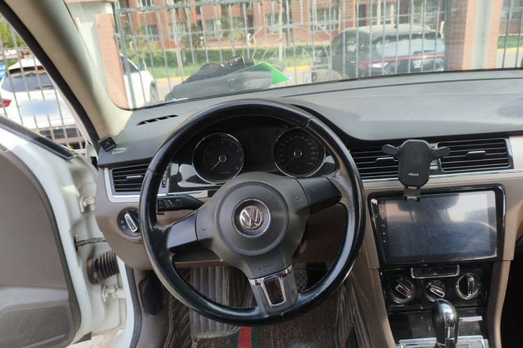 Used Volkswagen Bora 2014 1.6L Automatic Comfort Model Steering Wheel