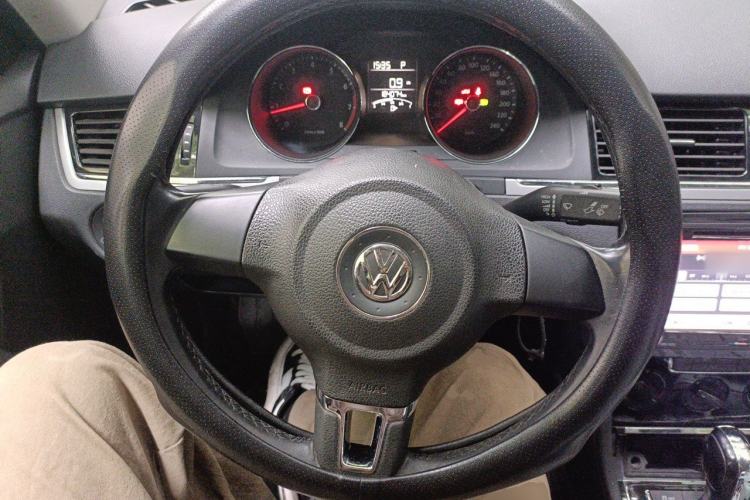 Used Volkswagen Bora 2014 1.6L Automatic Fashion Model Steering Wheel