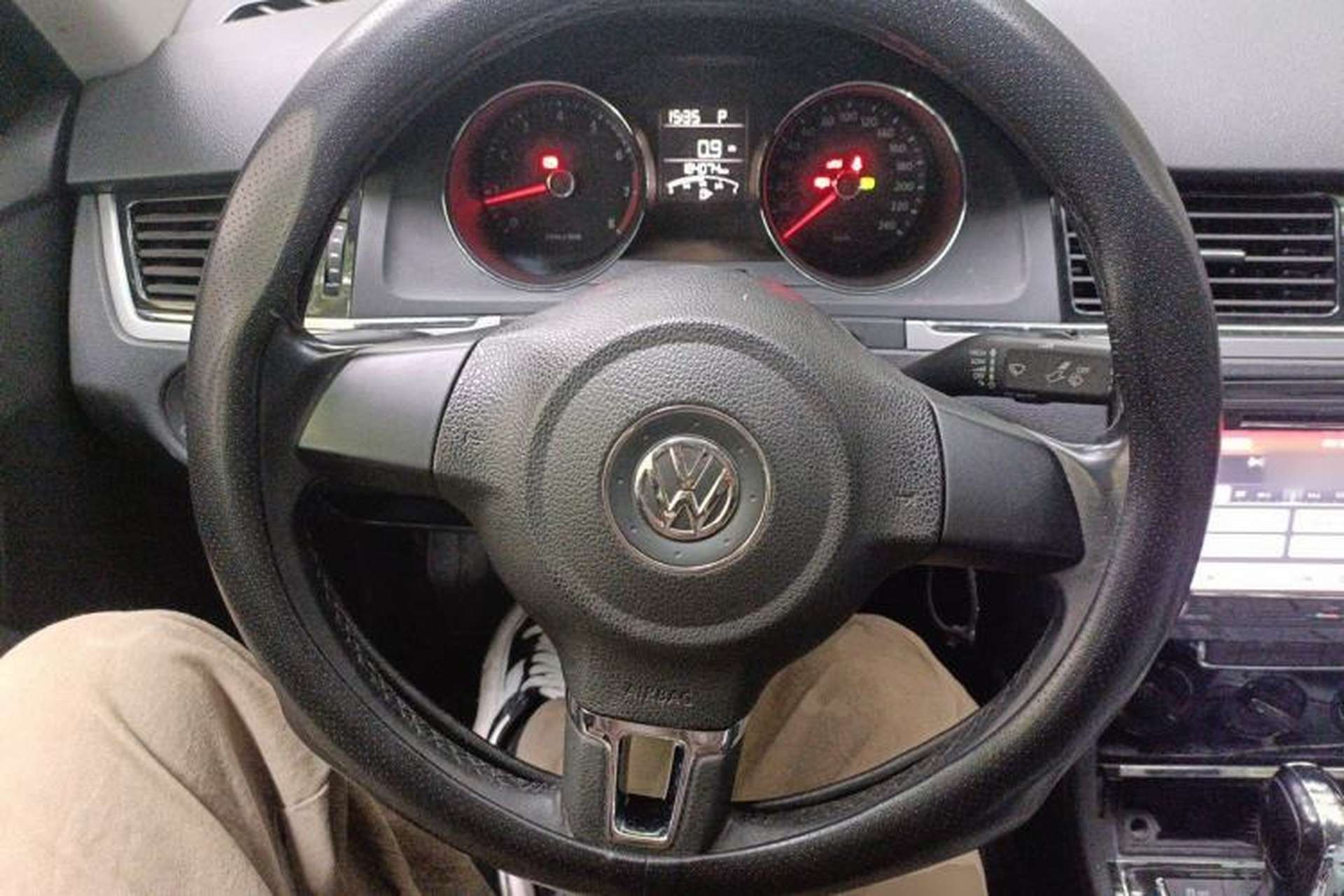 Used Volkswagen Bora 2014 1.6L Automatic Fashion Model Steering Wheel