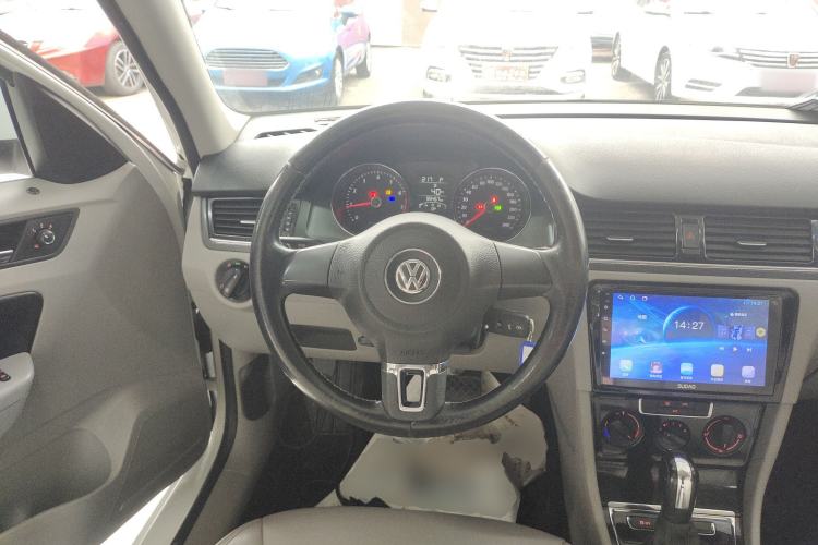 Used Volkswagen Bora 2014 1.6L Automatic Fashion Model Steering Wheel