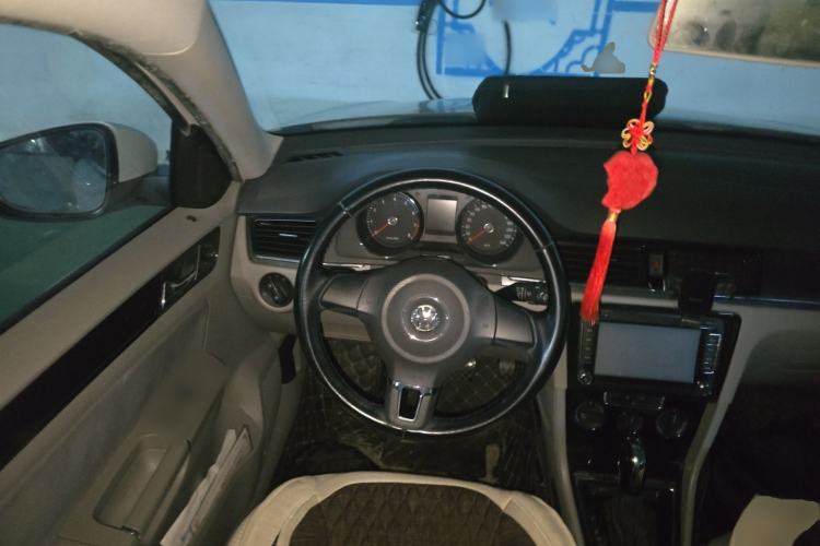 Used Volkswagen Bora 2014 1.6L Automatic Fashion Model Steering Wheel