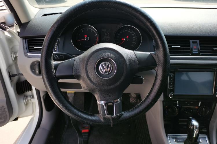Used Volkswagen Bora 2014 1.6L Automatic Fashion Model Steering Wheel