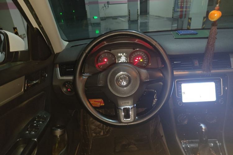 Used Volkswagen Bora 2014 1.6L Automatic Fashion Model Steering Wheel
