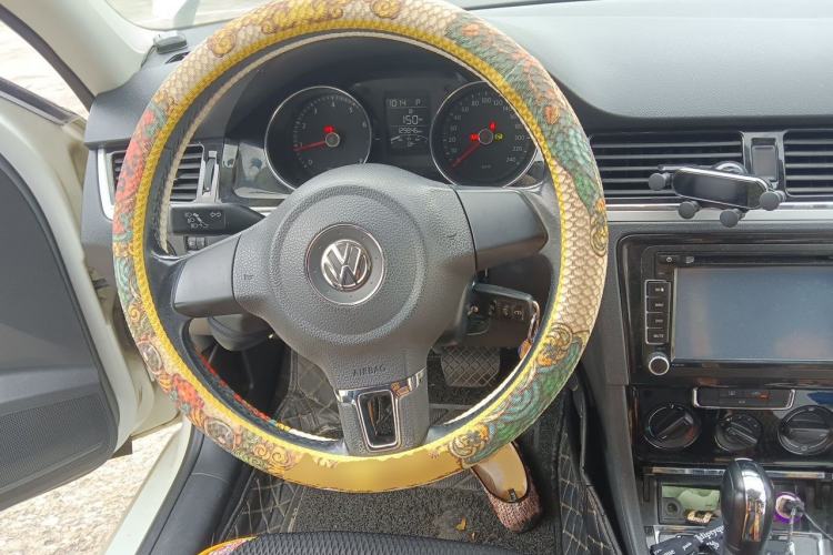 Used Volkswagen Bora 2014 1.6L Automatic Fashion Model Steering Wheel