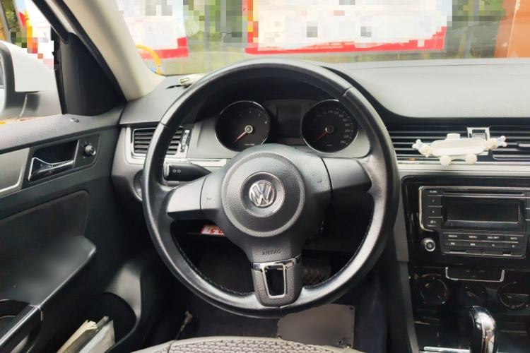 Used Volkswagen Bora 2014 1.6L Automatic Fashion Model Steering Wheel